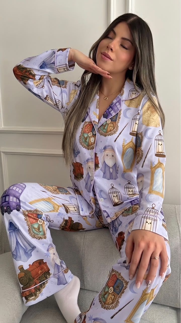 Pijama Escuela de magia lila